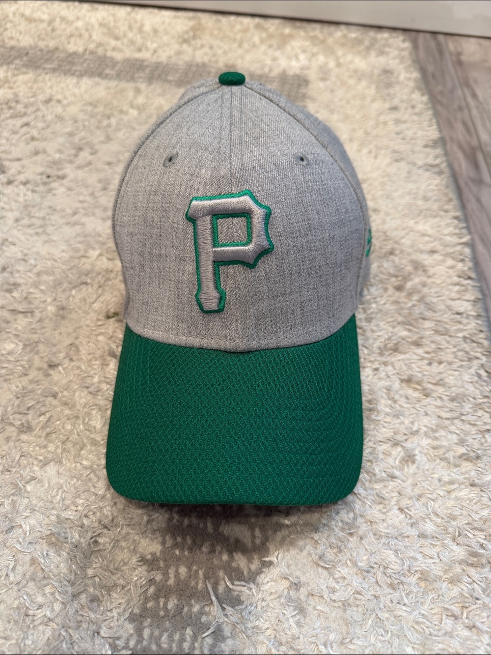 MLB New Era Gray and Green 'P' Pittsburgh Pirates Logo Baseball Hat